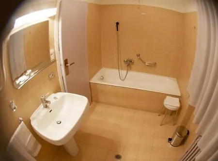 ミラノ 3* ピストイア